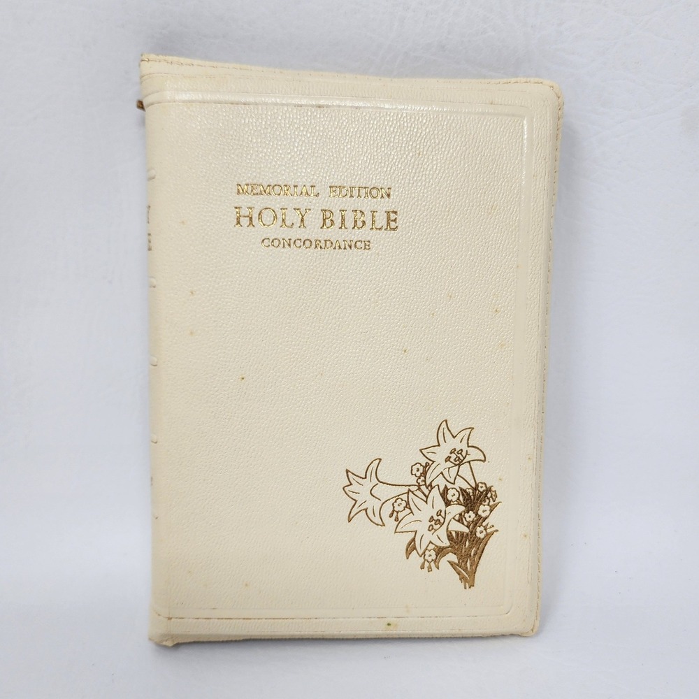 Vintage 1958 Memorial Edition Holy Bible KJV Zippered Cedar Wood Box Sympathy